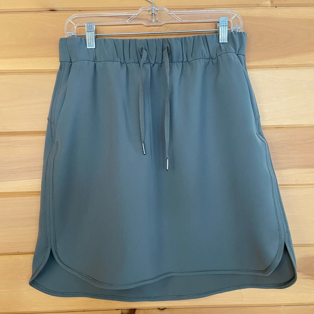 Lululemon On The Fly skirt